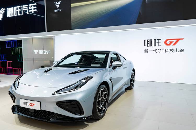 惠州57哪吒汽车在智能汽车领域的表现，领途汽车在新能源汽车市场中的影响力